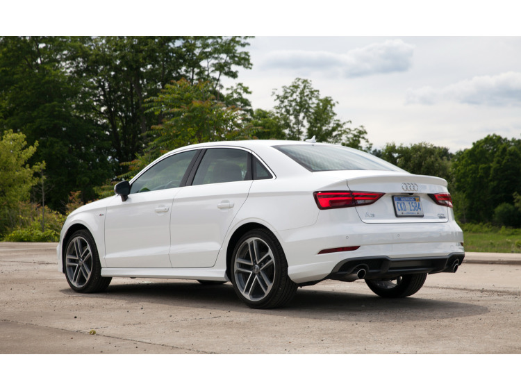 Chrom-Zierleiste f&uuml;r Kofferraum Audi A3 S&eacute;rie 1 Phase 2 00-03/S&eacute;rie 3 Limousine 13-16/S&eacute;rie 3 Phase 