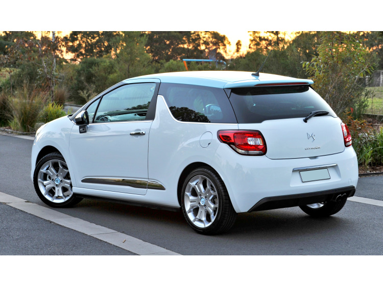 Chromleiste f&uuml;r die untere Fensterkontur Citro&euml;n DS 3