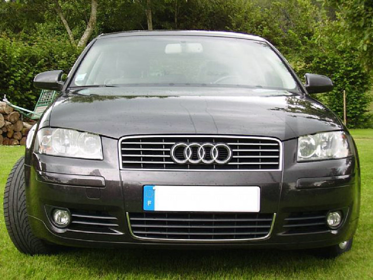 Zier-Chromleiste f&uuml;r K&uuml;hlergrill-Oberteil Audi A4 s&eacute;rie 1 94-98 Audi A4 s&eacute;rie 2 00-04 Audi RS4 00-01 Audi S4 03-08 s&eacute;rie 2 Audi S4 08-11 s&eacute;rie 3 Audi S4 11-16 s&eacute;rie 3 phase 2 Audi S4 16-26 s&eacute;rie 4 Audi S4 97-01 s&eacute;rie 1