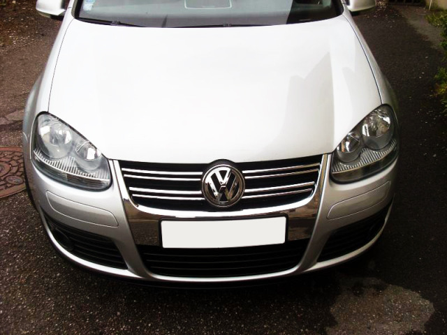 ZierChromleiste für KühlergrillOberteil VW Golf 5 GT TDI